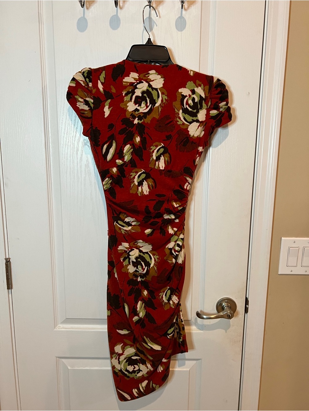 Cache Red Floral Dress with V-Neck - Picture 5 of 14